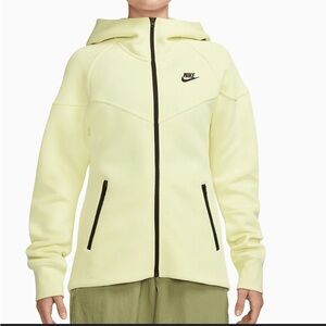 Nike Women's Techwear Sports Fleece